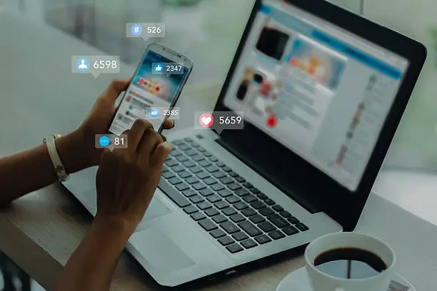 freelance digital marketer in dubai checking social media