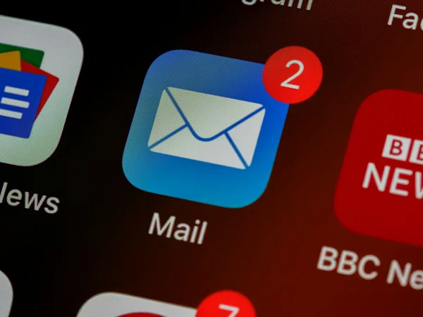 freelance digital marketer in dubai doing email marketing